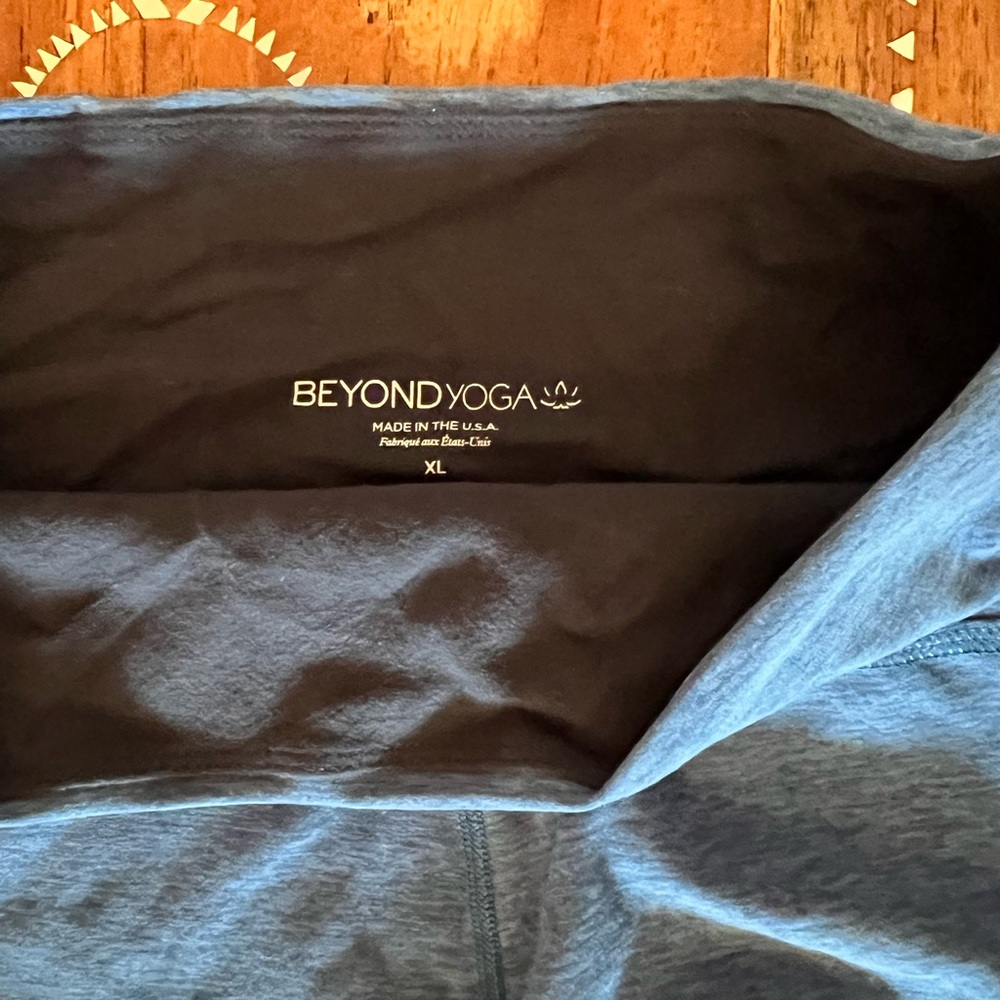 Beautiful Blue Beyond Yoga Leggings - never worn!